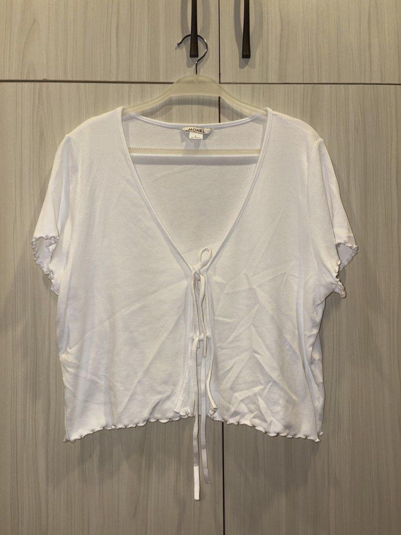 Monki Front-tie Lettuce Top (Category: Others Tops) located in Antipolo. Submitted by maiplus (Listing ID 1460190816, Image 1). Description: Monki Size L Fits plus size body frame fairly used, but no flaws 📍Antipolo City.