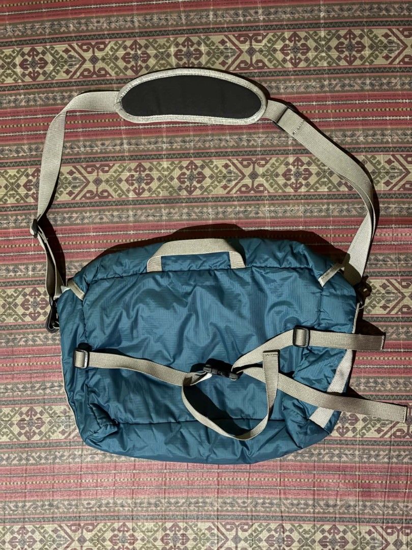 Montbell Teal Blue Messenger Bag (Category: Sling Bags) located in Caloocan City. Submitted by mrk_04 (Listing ID 1460186383, Image 2). Description: - Montbell teal messenger bag - Adjustable strap with shoulder pad - Multiple pockets (inside and out) - Drawstring closure for main compartment - Ideal for everyday use or travel.