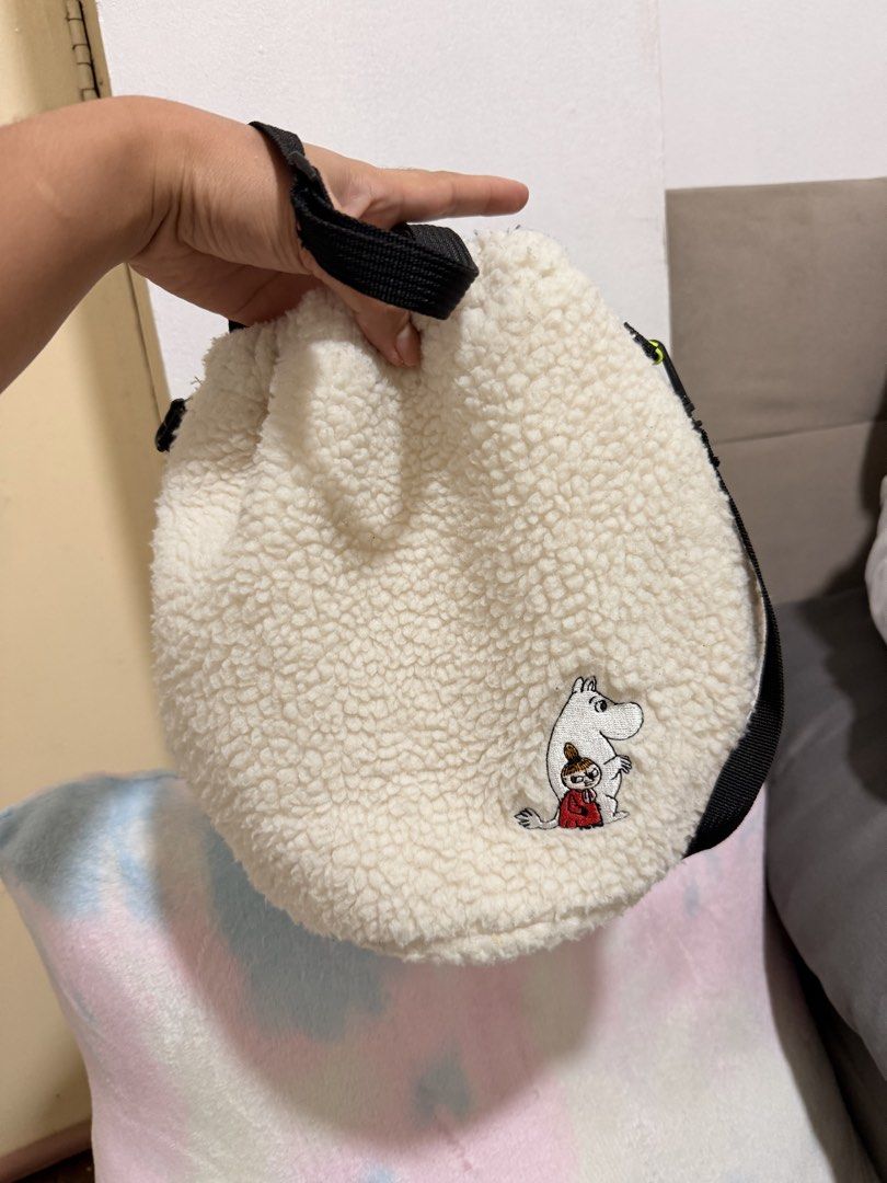 Moomin cream-colored faux-shearling drawstring bag (Category: Cross-body Bags) located in Quezon City. Submitted by cookiecreammm (Listing ID 1460284361, Image 2). Description: .
