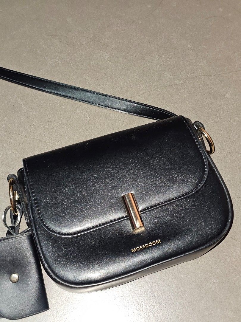 Mossdom Shoulder Bag (Category: Shoulder Bags) located in Lubao. Submitted by wakinaa (Listing ID 1460148306, Image 1). Description: one time use lang po.