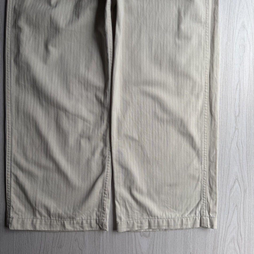 Muji Cream Fatigue Baker Pants (Category: Trousers) located in Zamboanga. Submitted by rustic.rev (Listing ID 1460136036, Image 3). Description: Muji Cream Fatigue Baker Pants In excellent condition, no flaws. Tagged: 68-74cm fits 32” Measurements: Waist: 16” Front rise: 12.5” Thigh: 13.5” Leg opening: 10.5” Inseam: 29” Outseam: 40” ₱ 1,390 + sf Dm or comment “mine” to purchase 📩.