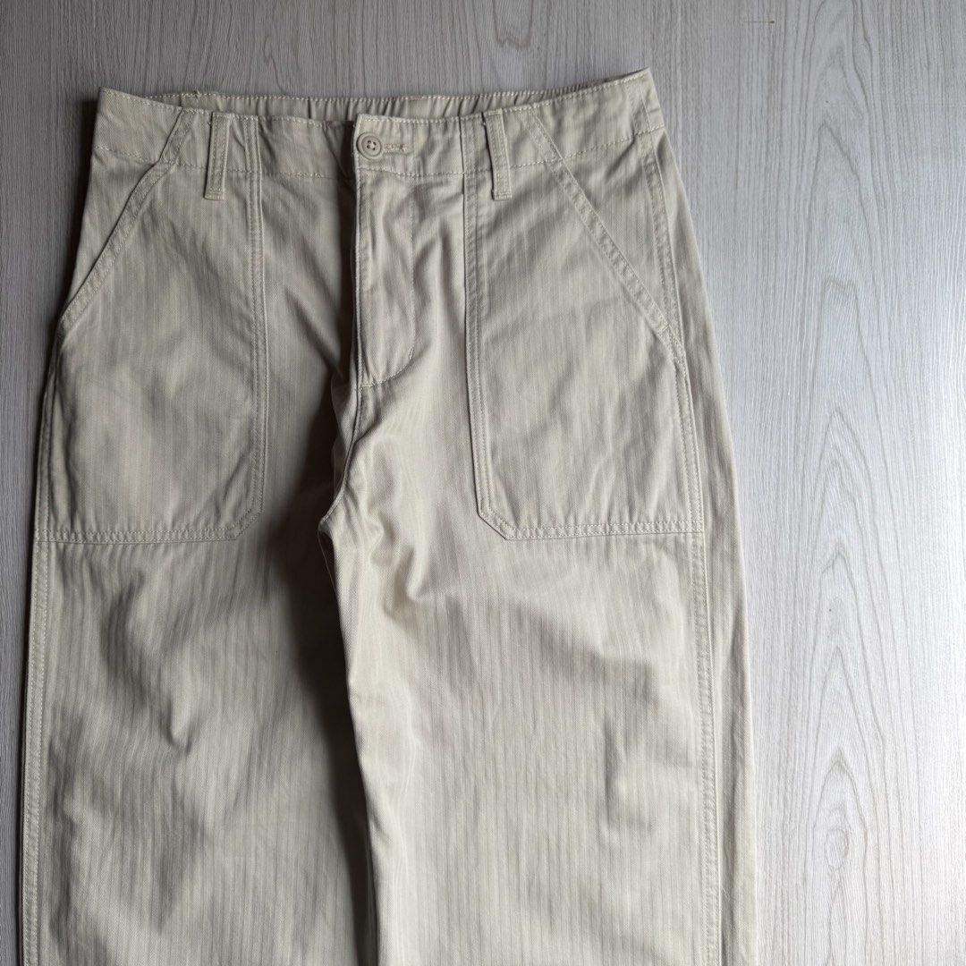 Muji Cream Fatigue Baker Pants (Category: Trousers) located in Zamboanga. Submitted by rustic.rev (Listing ID 1460136036, Image 2). Description: Muji Cream Fatigue Baker Pants In excellent condition, no flaws. Tagged: 68-74cm fits 32” Measurements: Waist: 16” Front rise: 12.5” Thigh: 13.5” Leg opening: 10.5” Inseam: 29” Outseam: 40” ₱ 1,390 + sf Dm or comment “mine” to purchase 📩.