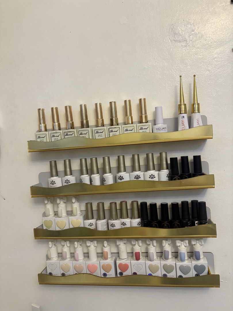 NAIL EXTENSIONS SET TAKE ALL (Category: Hands & Nails) located in Lucban. Submitted by sajorcms27132 (Listing ID 1460301922, Image 2). Description: Hindi na ma focus nails dahil mas focus ako sa lashes. Lahat ng nasa pic pari lagayan na gold included na po Negotiable.