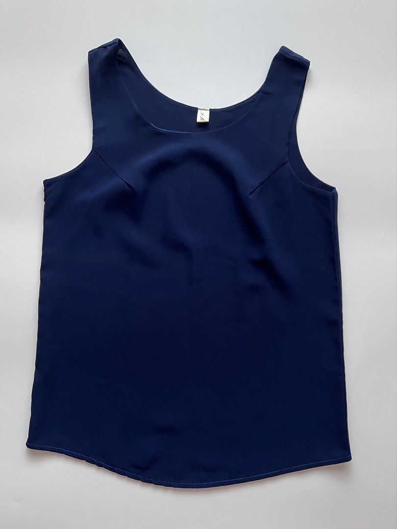 navy blue basic top (Category: Sleeveless) located in Dasmarinas. Submitted by pinex (Listing ID 1460160163, Image 1). Description: - navy blue - measurements laid flat: sleeves to hem: 23 in pit to pit: 17 in.