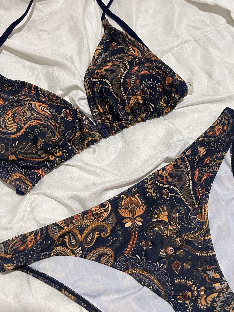 Navy Blue Print Bikini (Category: Bikinis & Swimsuits) located in San Mateo. Submitted by _llyy (Listing ID 1460117912, Image 2). Description: .