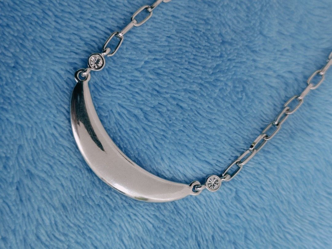 Necklace silvertone (Category: Other Accessories) located in Zamboanga. Submitted by ckealia (Listing ID 1460107963, Image 2). Description: silvertone Japan source accessories no markings non tarnish Reminders; When u click offer be sure u can pay..be a responsible buyer‼️.