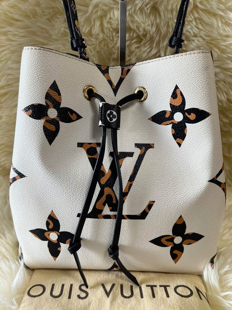 Neonoe MM in Monogram Giant (Category: Luxury Bags & Wallets) located in Manila. Submitted by bagislifeshop (Listing ID 1460231372, Image 2). Description: .