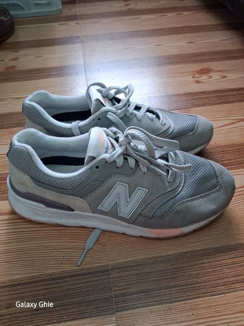 New Balance (Category: Sneakers) located in Baguio. Submitted by angwayg1014 (Listing ID 1460180888, Image 1). Description: EUR 38 CM 24.5.