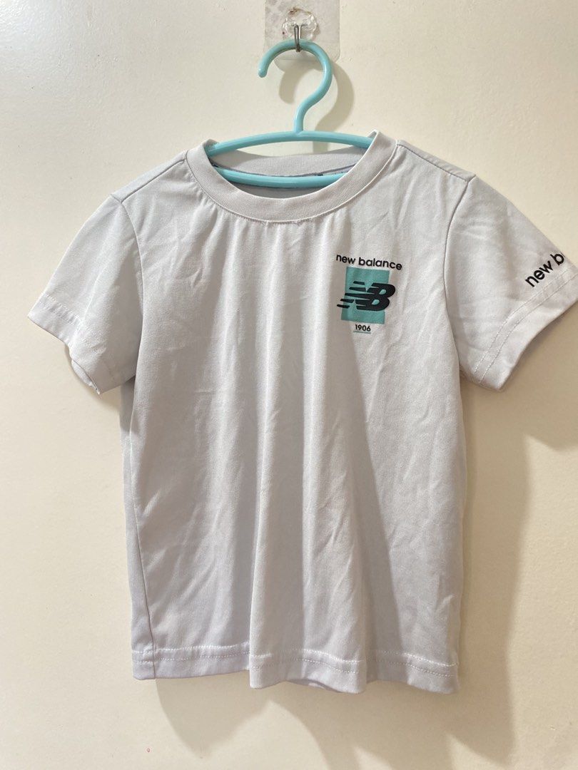 New Balance Shirt 3-4T (Category: Babies & Kids Fashion) located in Mabalacat. Submitted by mamacda (Listing ID 1460144494, Image 1). Description: like new sana kaso nagkaron rin ng crack print dahil sa pag laba, sa dryer.