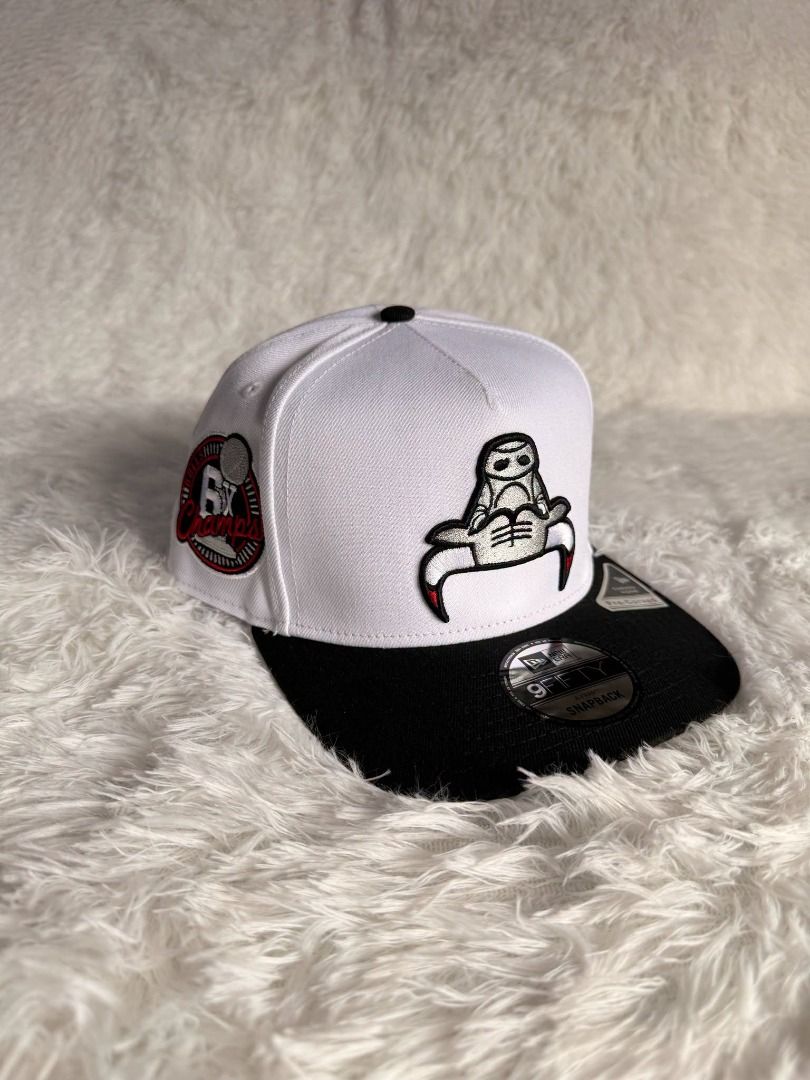 New Era 9FIFTY Snapback Hat - White/Black (Category: Caps & Hats) located in Pasig City. Submitted by markyboi888 (Listing ID 1460195453, Image 2). Description: - Brand New Era 9FIFTY Snapback - Color: White and Black - Features embroidered character on front - Includes a side patch - Adjustable snap closure at the back - Perfect for streetwear style.