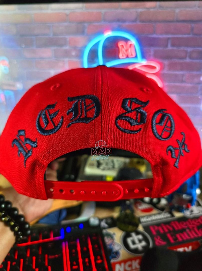 New Era Boston Red Sox BHEADS Snapback Hat (Category: Caps & Hats) located in Pasig City. Submitted by markyboi888 (Listing ID 1460189484, Image 2). Description: - Brand: New Era - Model: 9FIFTY Snapback - Team: Boston Red Sox - Colorway: Classic Red and Navy - Features: Adjustable snapback closure for a custom fit - Design: Team logo on front, embroidered text on back - Ideal for: Baseball fans.