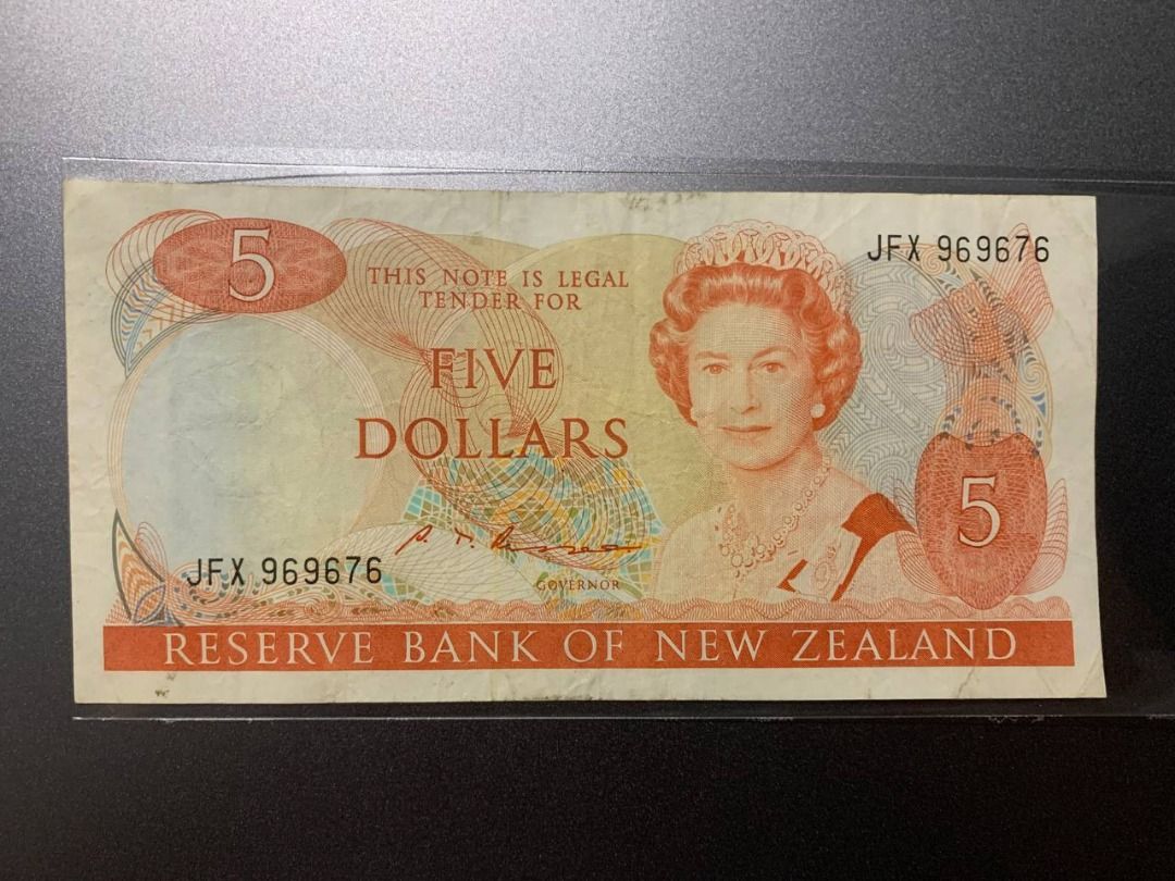 New Zealand 5 Dollar Banknote (Category: Currency) located in Indang. Submitted by vykolektor (Listing ID 1460188509, Image 1). Description: New Zealand 5 dollars Condition in photos.