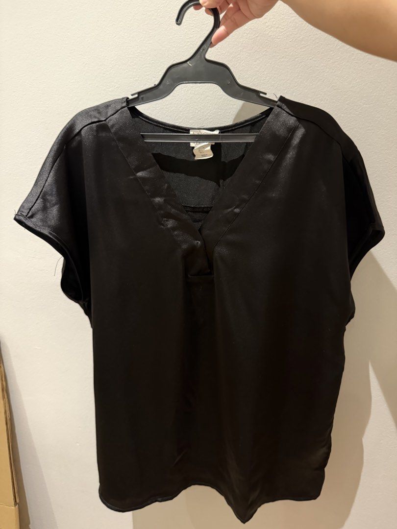Nicole Miller Black Blouse (Category: Blouses) located in Paranaque City. Submitted by preluvdbyp (Listing ID 1460221295, Image 3). Description: •Payment Options: GCash or BPI Bank Transfer •Delivery/Shipping fee to be shouldered by buyer.