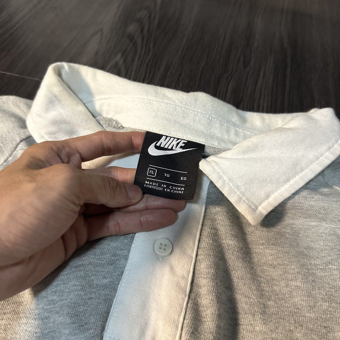 NIKE (Category: Formal Shirts) located in San Jose del Monte. Submitted by xanthrift2.0 (Listing ID 1460282859, Image 3). Description: NIKE SWOOSH POLO LS color rate: 9.9/10 dimes: 21 x 32 (large to xl) ₱999.