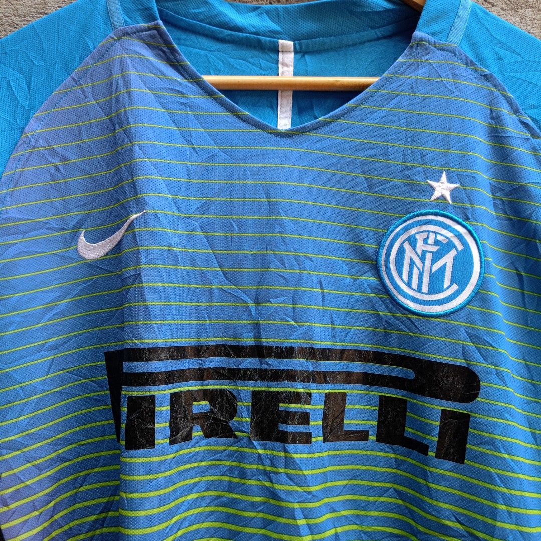 NIKE 2016/17 INTER MILAN THIRD STADIUM JERSEY (Category: Tshirts & Polo Shirts ) located in Koronadal. Submitted by thriflex.29 (Listing ID 1460217936, Image 3). Description: NAYKE 2016/17 INTER MILAN THIRD STADIUM JERSEY Size: Medium Measurements: Width 19.5 Length 26 Condition: 9/10 - Excellent Colorate: 9/10 Issue: Print chech photo Mine: 250.