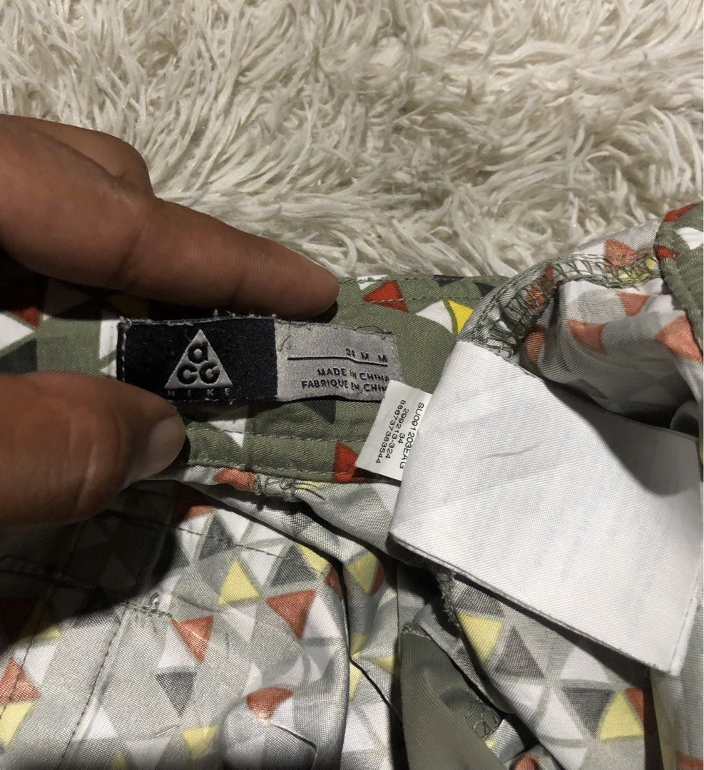 Nike ACG Shorts Geometric Pattern Size M (Category: Shorts) located in Ormoc. Submitted by lunzagalan01366 (Listing ID 1460281819, Image 2). Description: Nike ACG As new Sizs: 33-34 FreshFromBale NeedWash .