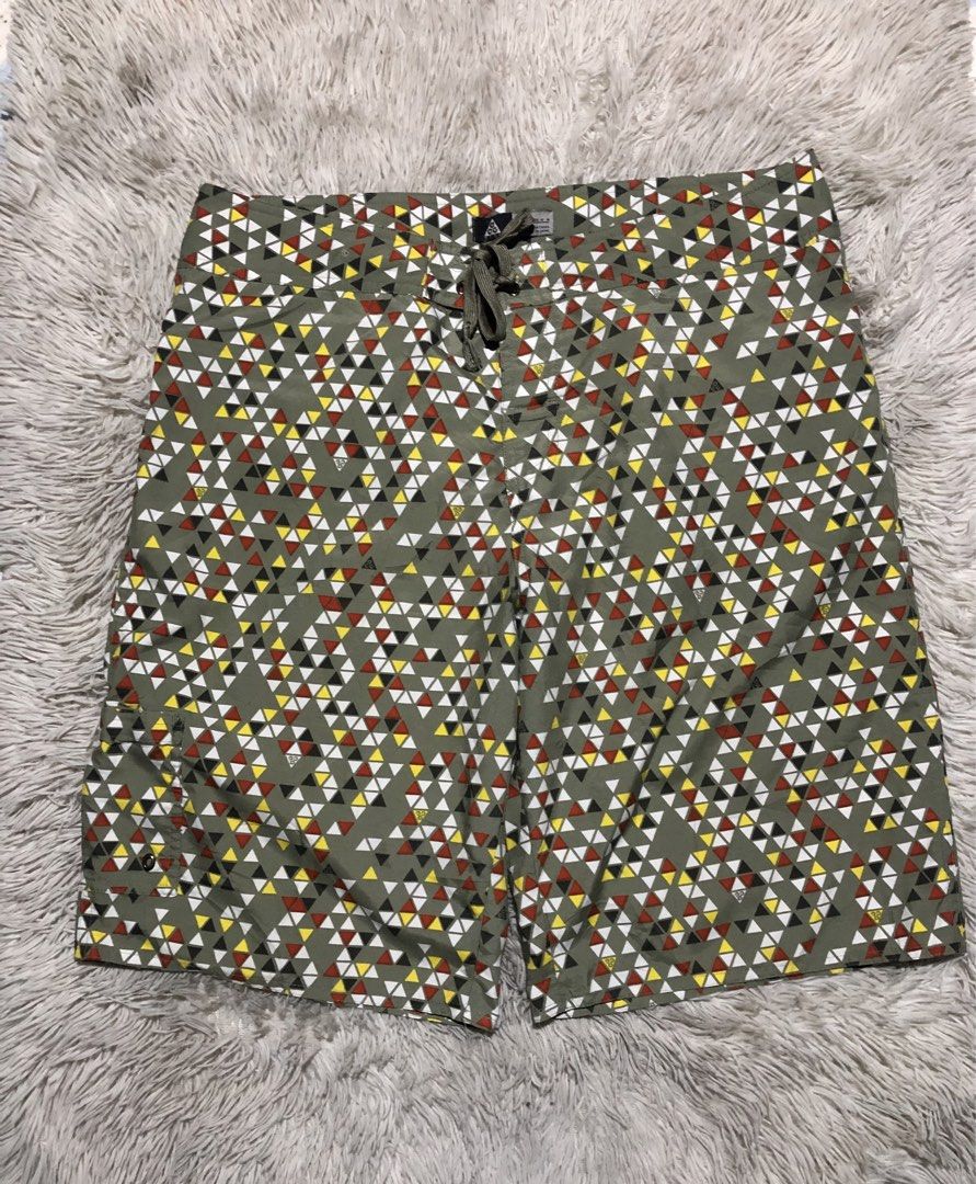 Nike ACG Shorts Geometric Pattern Size M (Category: Shorts) located in Ormoc. Submitted by lunzagalan01366 (Listing ID 1460281819, Image 1). Description: Nike ACG As new Sizs: 33-34 FreshFromBale NeedWash .