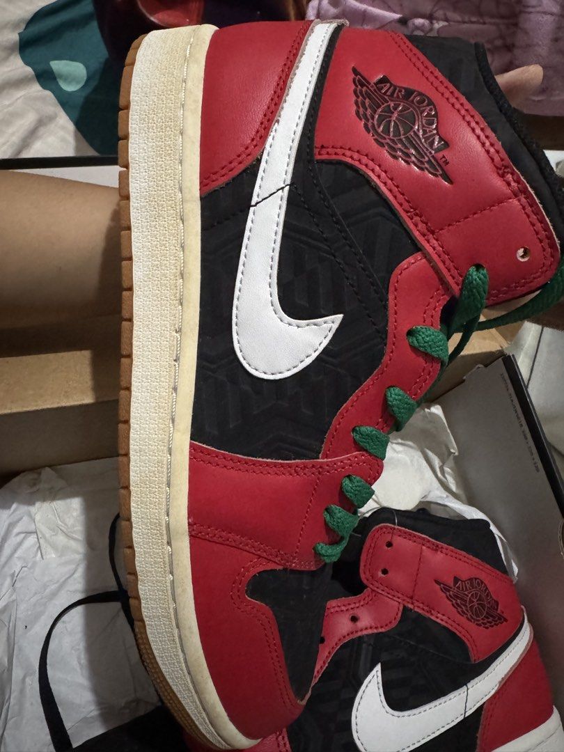 Nike Air Jordan Mid (Category: Sneakers) located in Legazpi City. Submitted by marthascollection19 (Listing ID 1460153645, Image 2). Description: With discoloration on the side.