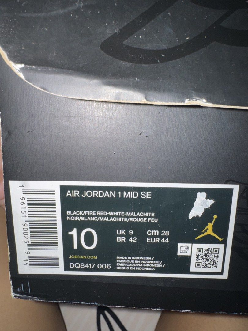 Nike Air Jordan Mid (Category: Sneakers) located in Legazpi City. Submitted by marthascollection19 (Listing ID 1460153645, Image 3). Description: With discoloration on the side.