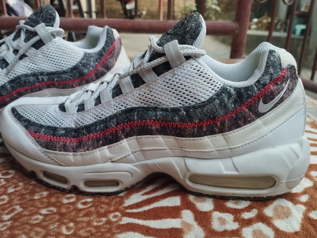 Nike Air Max Crater (Category: Sneakers) located in Zamboanga. Submitted by vintagetreasures.zc (Listing ID 1460235645, Image 1). Description: Nike Airmax 95 Crater White Photon Dust Bright Crimson Size: 42.5Euro / 9US Good as New Sign of Usage Issue: check pics 2000 + SF.