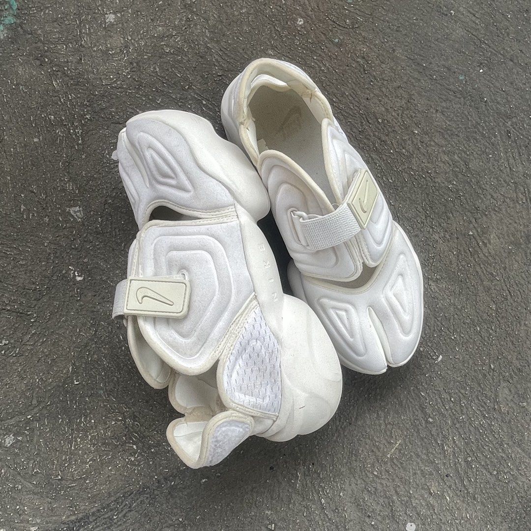 Nike Aqua Rift (Category: Sneakers) located in Malabon City. Submitted by coponxel (Listing ID 1460208998, Image 2). Description: Nike Aqua Rift Size 9.5 Womens 2000.