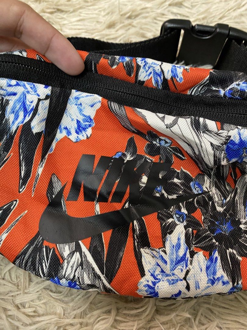 Nike Beltbag (Category: Belt bags, Clutches and Pouches) located in Aurora. Submitted by clarkmelvinthrift21 (Listing ID 1460259565, Image 2). Description: Name: Nike beltbag 📌Size: 📌Dimensions: 📌Condition: Excellent 📌Issue/Flaws: No issues 📌Color rate: 9.5 Location: Zamboanga del Sur, Mindanao.