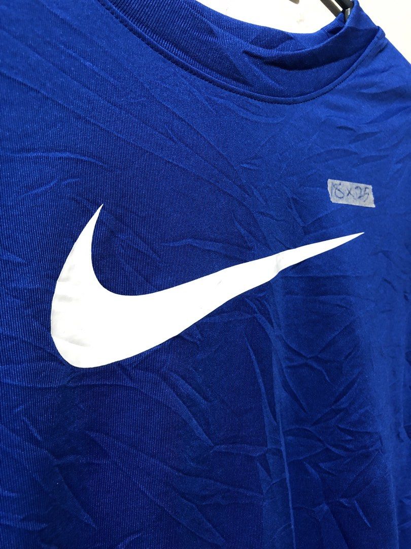 Nike Bigswoosh Shirt (Category: Activewear) located in Manila. Submitted by raremountain00 (Listing ID 1460272246, Image 2). Description: Authentic Excellent condition Issue light washable stain.