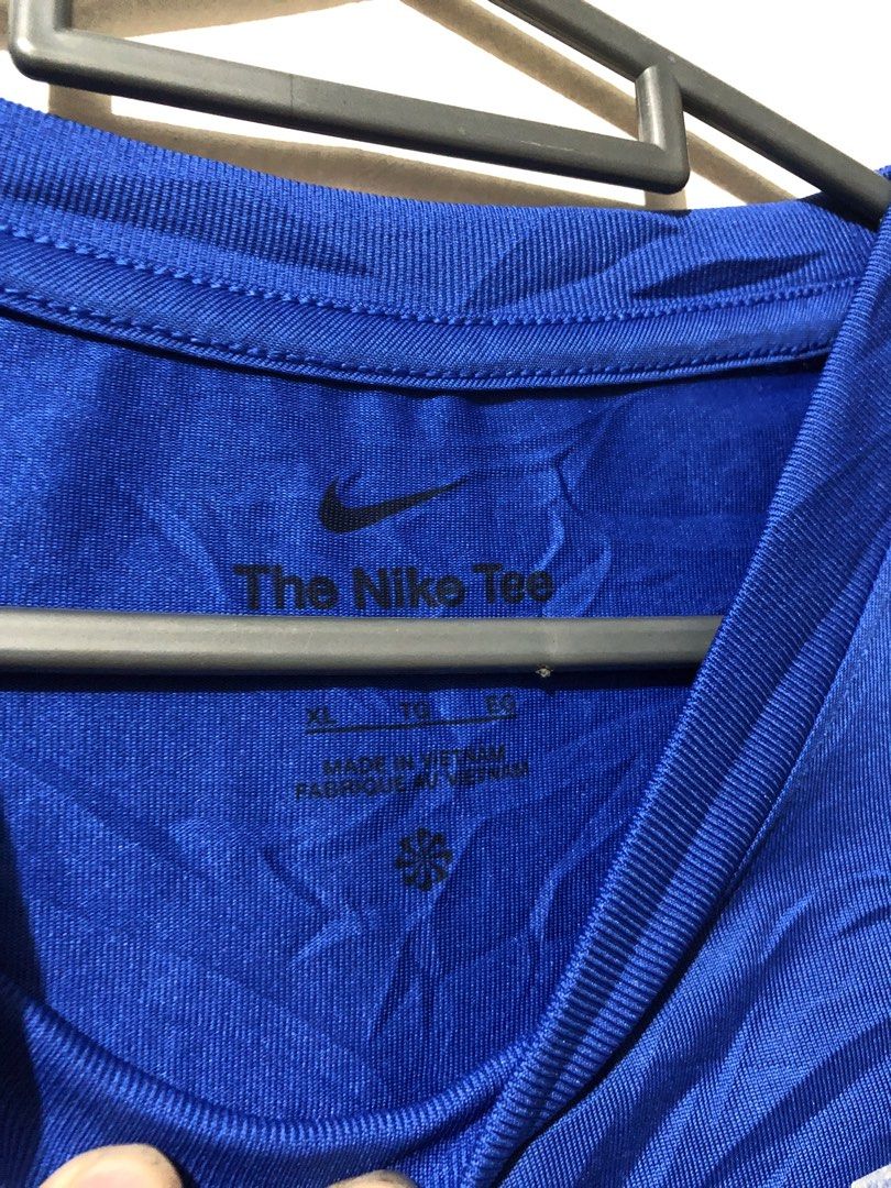 Nike Bigswoosh Shirt (Category: Activewear) located in Manila. Submitted by raremountain00 (Listing ID 1460272246, Image 3). Description: Authentic Excellent condition Issue light washable stain.