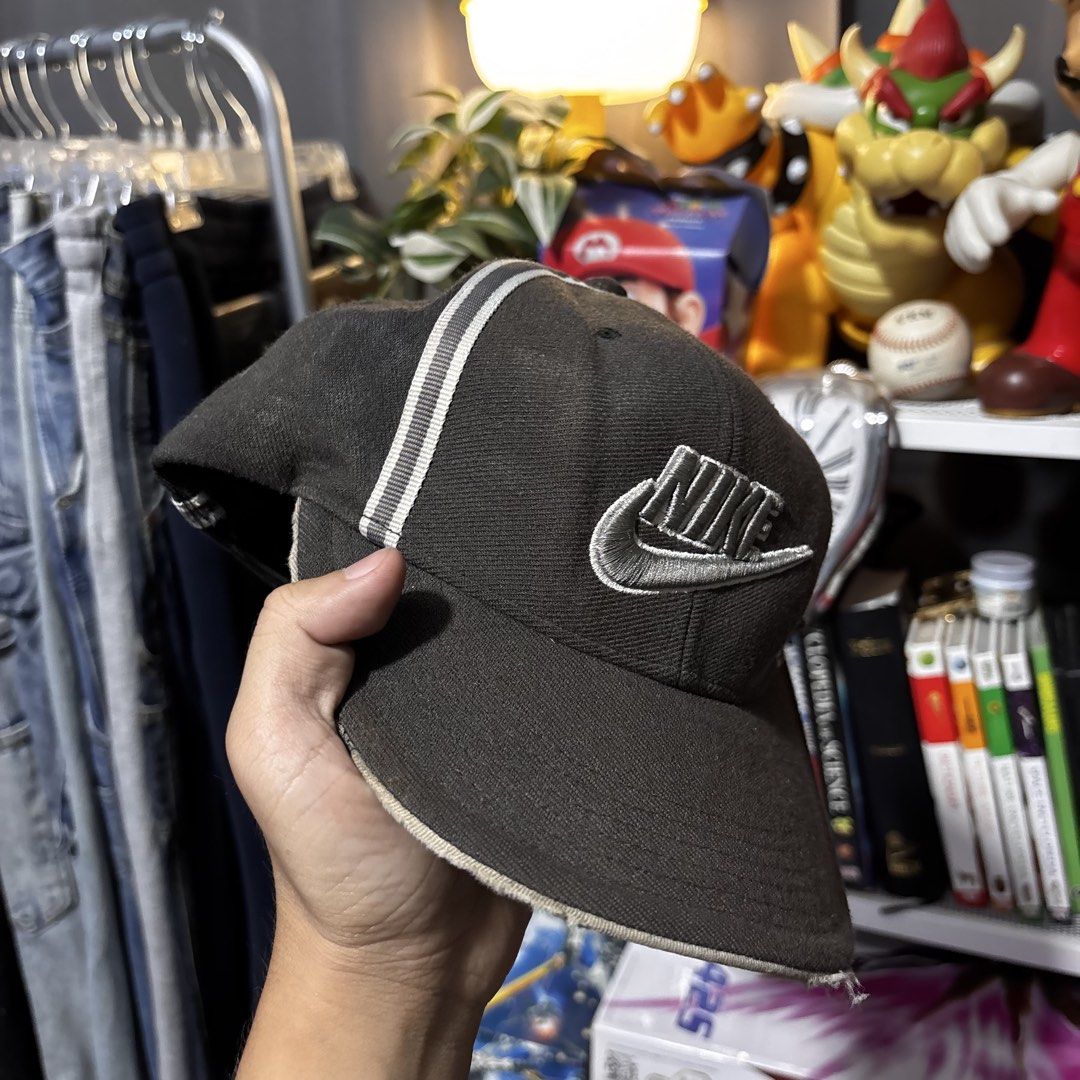Nike Cap - Very Good Condition (Category: Caps & Hats) located in Caloocan City. Submitted by bonsatocha43876 (Listing ID 1460193029, Image 2). Description: - Nike Cap - Color: Dark Brown - Features: White & Grey Stripes on the side, Embroidered Nike Logo on front - Condition: Very Good - Price: PHP 250.