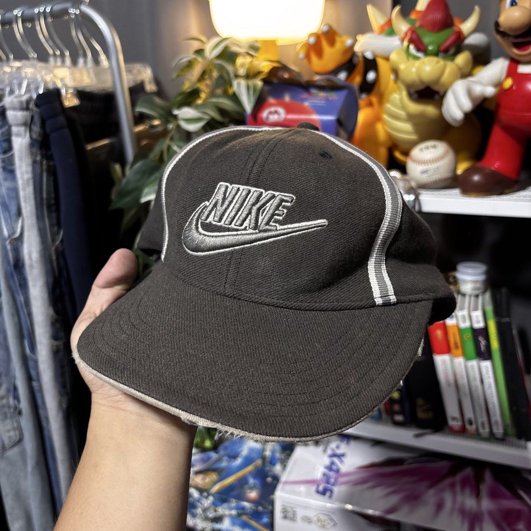 Nike Cap - Very Good Condition (Category: Caps & Hats) located in Caloocan City. Submitted by bonsatocha43876 (Listing ID 1460193029, Image 3). Description: - Nike Cap - Color: Dark Brown - Features: White & Grey Stripes on the side, Embroidered Nike Logo on front - Condition: Very Good - Price: PHP 250.