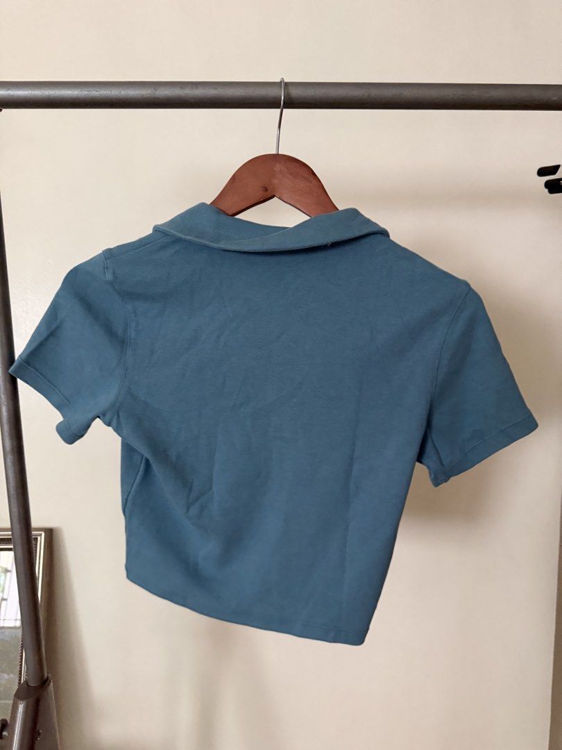 Nike Collared Top (Category: Shirts) located in Manila. Submitted by thriftfactor (Listing ID 1460167008, Image 2). Description: Fits XS and S. Runs a bit small.