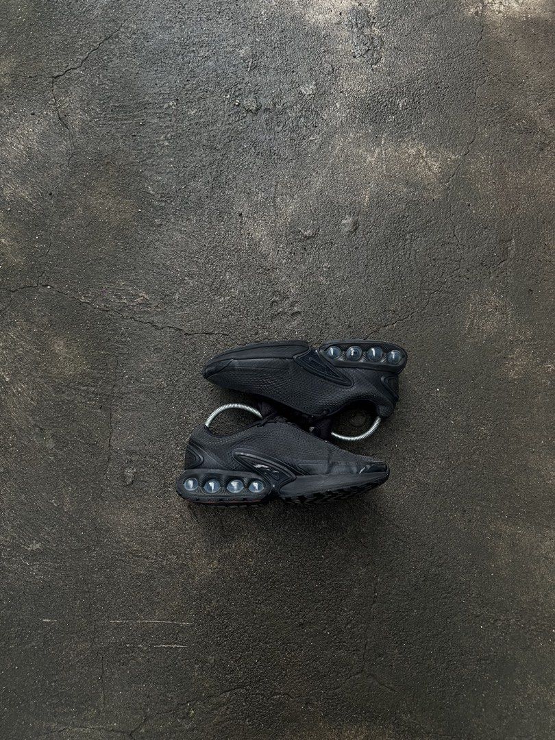 NIKE DN TRIPLE BLACK (Category: Casual Shoes) located in Candelaria. Submitted by thrift.2.new (Listing ID 1460232709, Image 1). Description: AS NEW CONDITION .