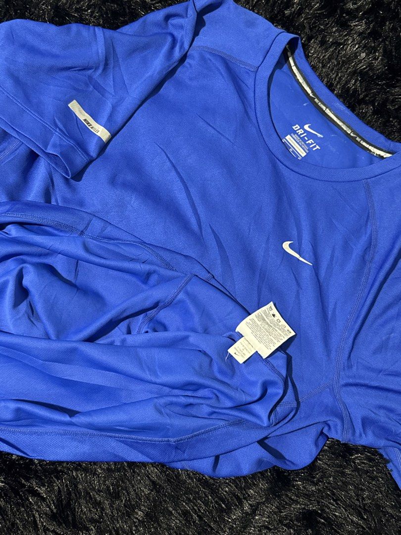 Nike drifit blue size medium width: 20 length: 28 good condition (Category: Activewear) located in Dagupan City. Submitted by nathani3l (Listing ID 1460149291, Image 3). Description: may paint sa loob as you can see in the picture but hindi siya noticeable Loc: pangasinan Need wash Slight nego.