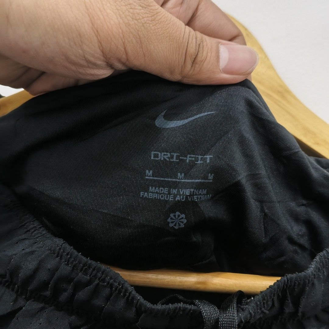 Nike Dri-Fit Running Shorts Black Size M (Category: Activewear) located in Santa Rita. Submitted by papagabs01 (Listing ID 1460166672, Image 3). Description: DIMES WAISTLINE : 26-32 LENGTH : 11-12 (BACK) NO ISSUE‼️ GOOD AS NEW - Black Nike running shorts - Dri-Fit material for sweat-wicking - Size Medium - Adjustable drawstring waist - Perforated side panels for enhanced breathability - Ideal for running and gym workouts.
