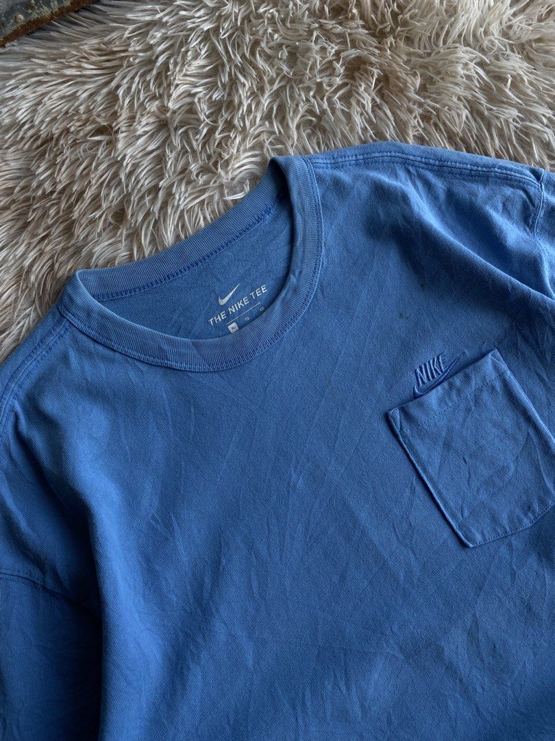 Nike Essential Chest Pocket Tee - Washed Blue 🌊 (Category: Tshirts & Polo Shirts ) located in Puerto Princesa. Submitted by thriftedheatshub (Listing ID 1460256338, Image 2). Description: DESCRIPTION: 📌 🔥 NIKE ESSENTIAL CHEST POCKET TEE! Authentic Fall 2020 Nike Sportswear pocket tee in a clean washed ocean blue colorway. Features an embroidered tonal Nike mini logo right above the front chest pocket, soft premium cotton build, and classic str