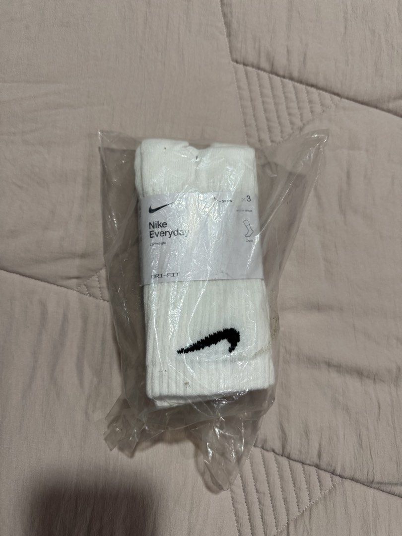 Nike Everyday Lightweight Socks 3 pairs (Category: Socks) located in Marikina City. Submitted by cheese85 (Listing ID 1460155314, Image 3). Description: Size large Brand new with plastic 3 pairs 100% authentic.