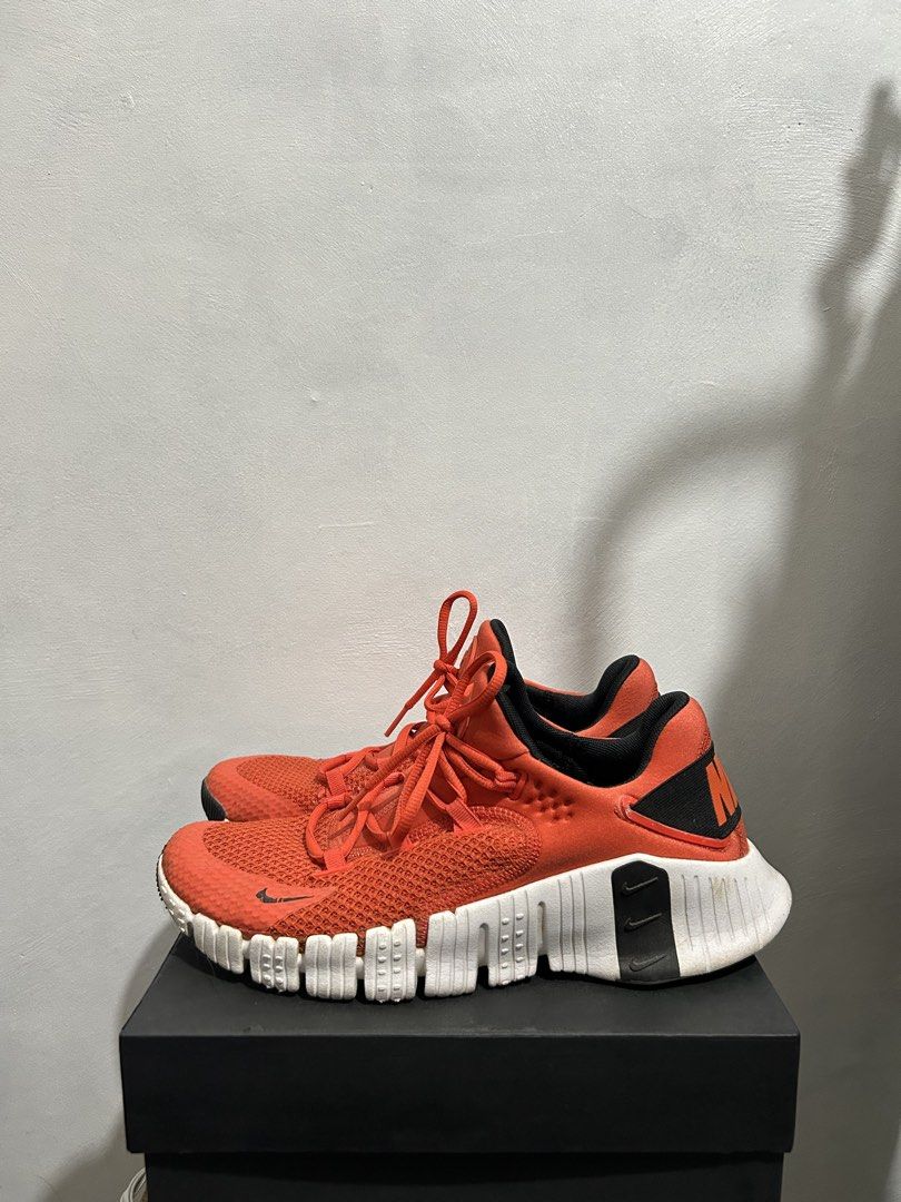 Nike Free Metcon 4 Orange Training Shoes (Category: Sneakers) located in Santa Cruz. Submitted by rmaganito (Listing ID 1460194778, Image 1). Description: Nike metcon 4 orange Condition: still presentable Needs light cleaning Price: 999.