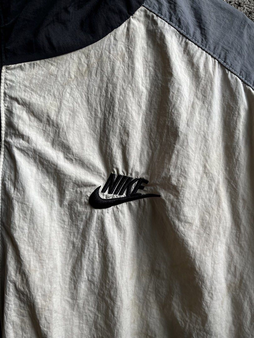 NIKE FULL ZIP WINDBREAKER HOODIE (Category: Hoodies) located in Cagayan de Oro. Submitted by rewornthriftph (Listing ID 1460132063, Image 2). Description: width: 23 length: 28 large | OVERSIZED also on small Color rate: 9/10 Issue: STAINS In EXCELLENT Condition See details and reference on slides Payment Methods: GCASH/JNT PLS MANAGE YOUR EXPECTATIONS. THRIFT ITEMS, NO CANCELLATION ₱600.