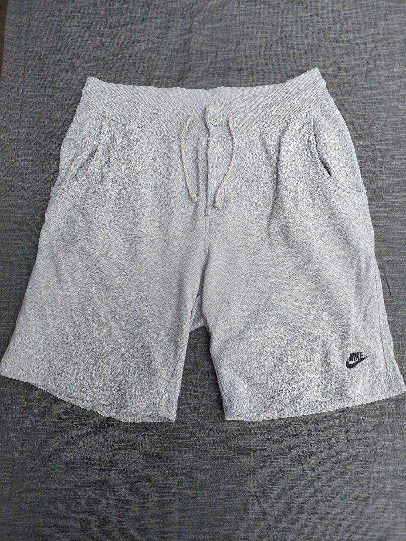 Nike Grey Sweat Shorts Size XL (Category: Shorts) located in Banga. Submitted by jahroldpan64406 (Listing ID 1460209699, Image 1). Description: - Grey Nike sweat shorts - Size XL - Elastic waistband with drawstring and button closure - Two side pockets - Small Nike logo on left leg - Ideal for lounging or light workouts.