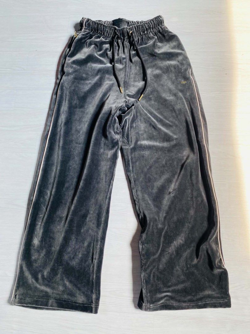 Nike LeBron Pant FK VLR (Category: Joggers) located in Manila. Submitted by barizoanji09489 (Listing ID 1460126193, Image 1). Description: TAKE ALL!! Nike LeBron Pant FK VLR Size Meduim Unisex AIR FORCE 107 NEXT NATURE Size 38 Unisex.