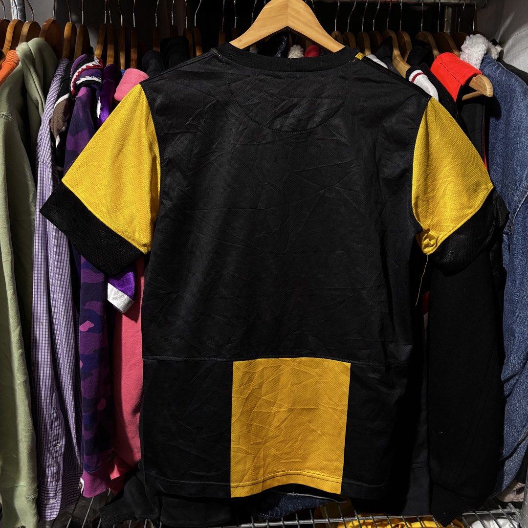 Nike Malaysia Jersey Tee - Very Good Condition (Category: Tshirts & Polo Shirts ) located in Caloocan City. Submitted by bonsatocha43876 (Listing ID 1460199577, Image 3). Description: - Authentic Nike jersey tee - Complete with original tags - Measurements: Width 20 inches, Length 26 inches - Price: PHP 600 only.