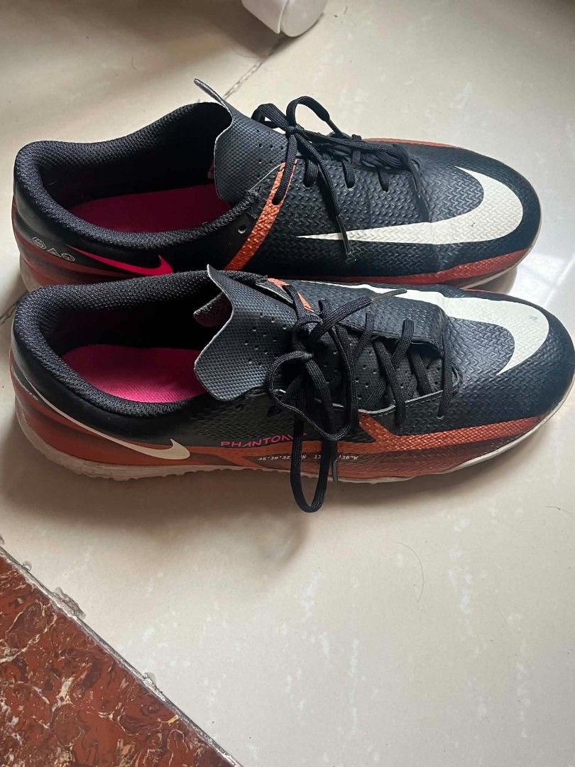 Nike Phantom gt turf shoe (Category: Other Sports Equipment and Supplies) located in Manila. Submitted by matter514 (Listing ID 1460275777, Image 2). Description: qc loc.