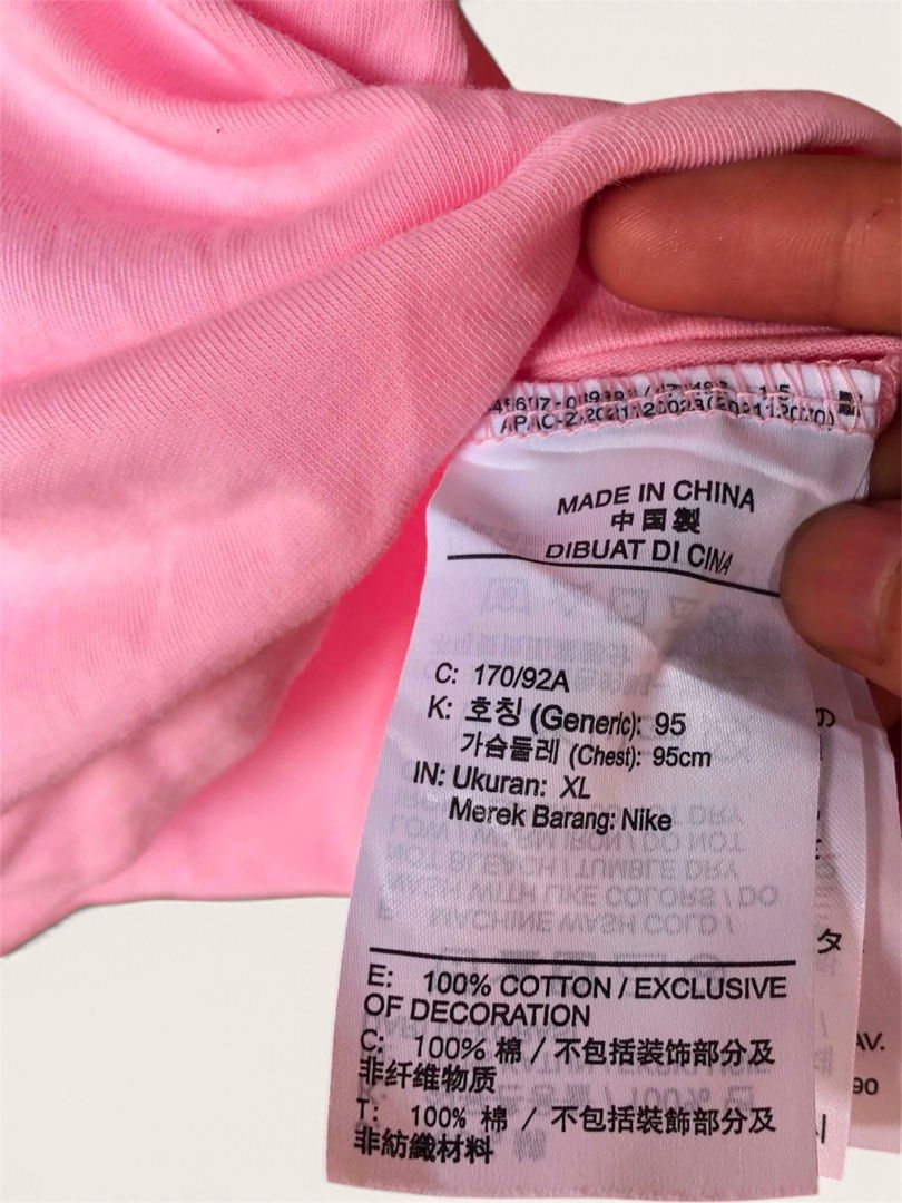 NIKE PINK SPORTSWEAR (Category: Tshirts & Polo Shirts ) located in Bacolod City. Submitted by truk_thrift (Listing ID 1460271915, Image 2). Description: .