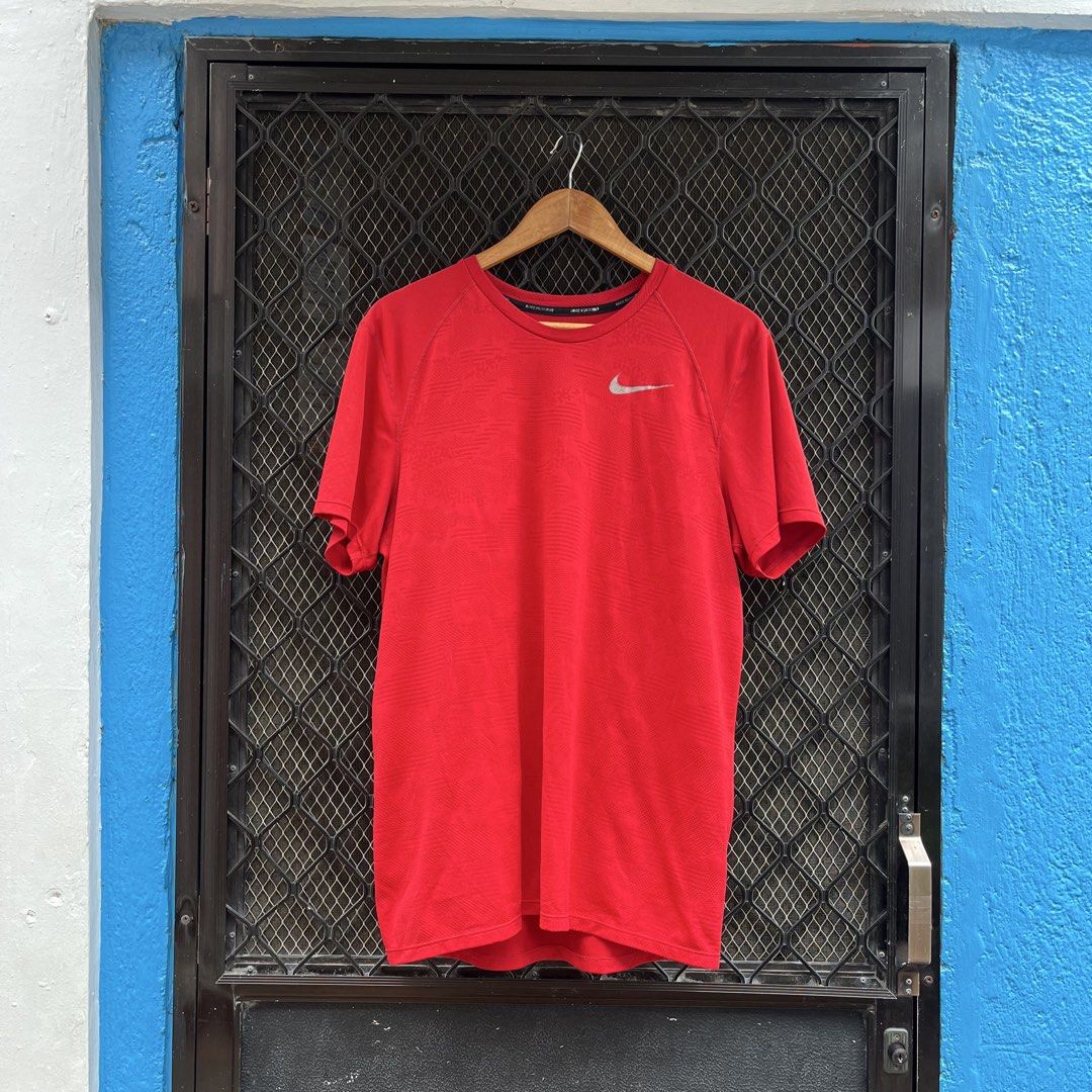 Nike Red Miler running shirt (Category: Activewear) located in Taguig. Submitted by scoutandloots (Listing ID 1460131089, Image 1). Description: Nike Red Miler running shirt • size: L • 20.5x27.5” .