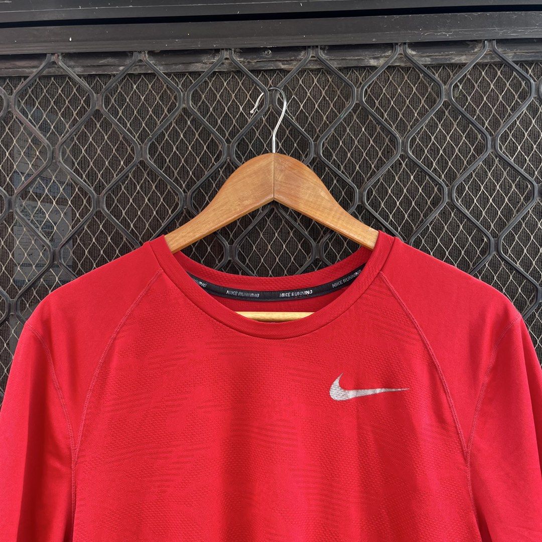 Nike Red Miler running shirt (Category: Activewear) located in Taguig. Submitted by scoutandloots (Listing ID 1460131089, Image 2). Description: Nike Red Miler running shirt • size: L • 20.5x27.5” .