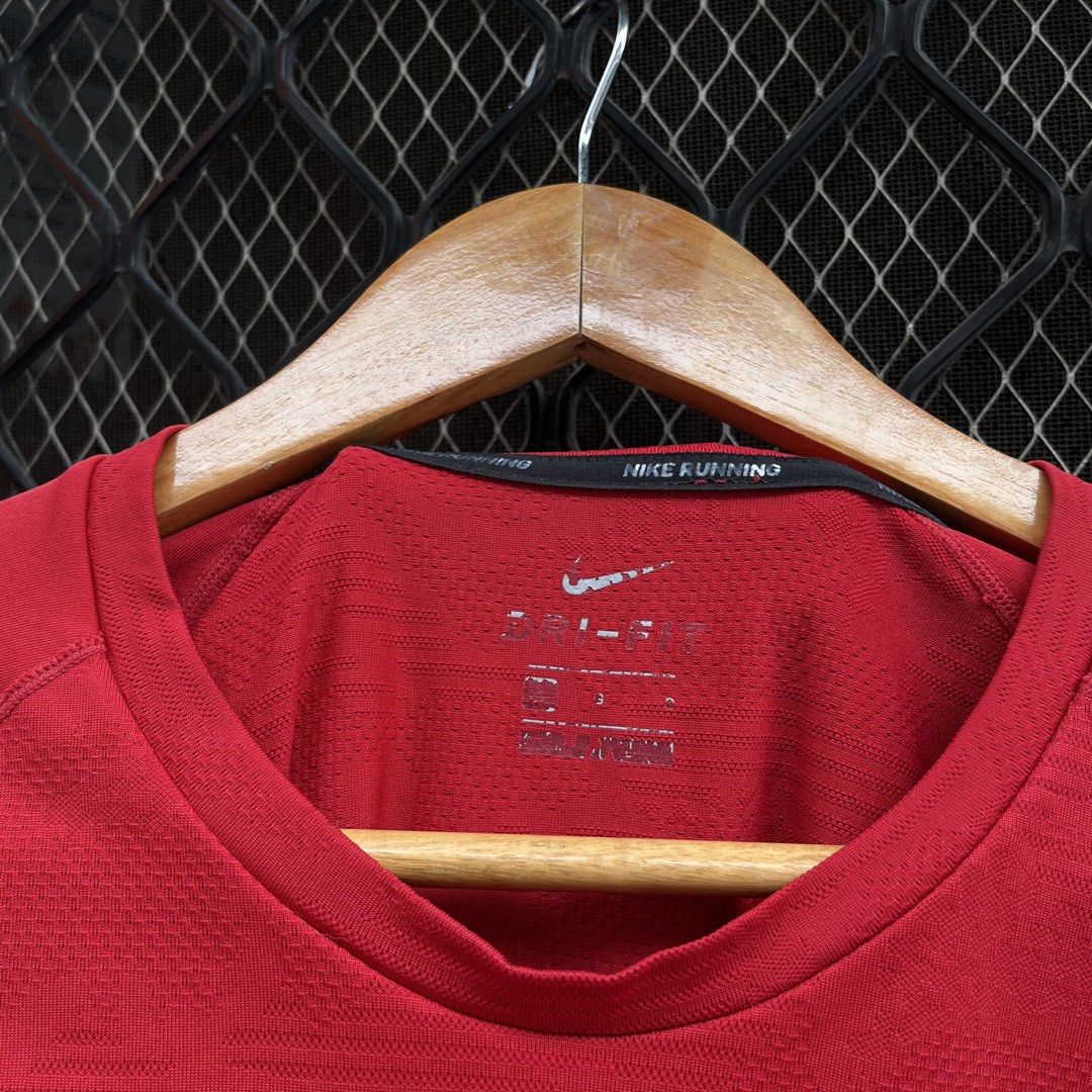 Nike Red Miler running shirt (Category: Activewear) located in Taguig. Submitted by scoutandloots (Listing ID 1460131089, Image 3). Description: Nike Red Miler running shirt • size: L • 20.5x27.5” .
