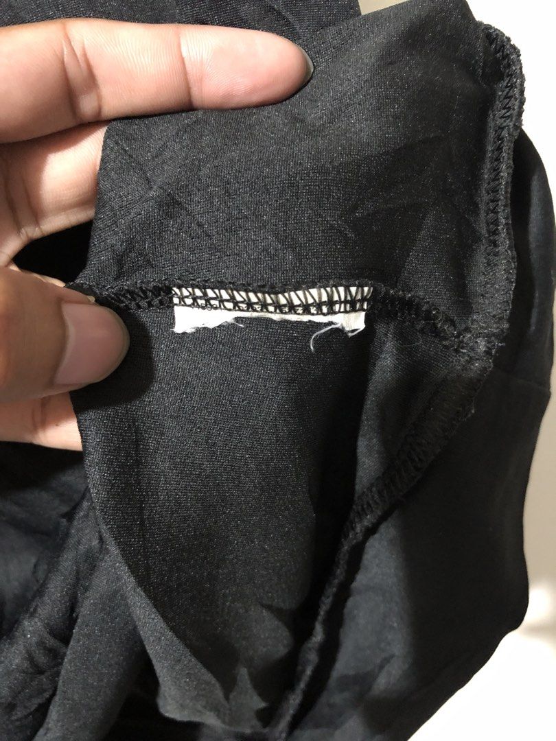 Nike Running Quarter Zip Long Sleeves (Category: Activewear) located in Manila. Submitted by raremountain00 (Listing ID 1460273276, Image 3). Description: Authentic Excellent condition xl to xxl fitting Issue cut washtag.