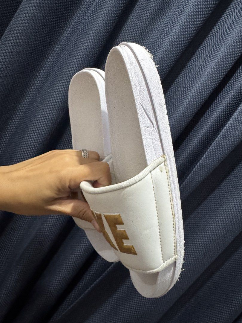 NIKE Slides W9 (Category: Slippers and slides) located in Pagbilao. Submitted by zydontdy (Listing ID 1460107452, Image 3). Description: .