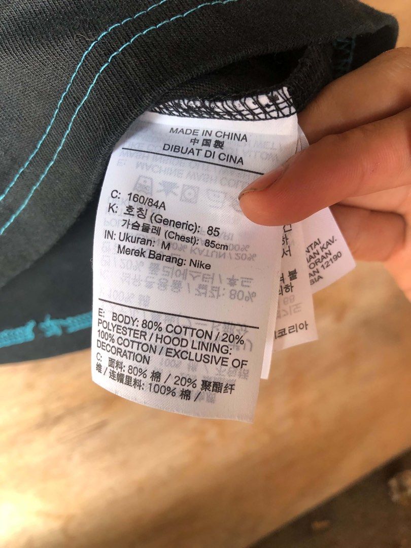 NIKE SPORTWEAR PREMIUM ESSENTIAL (Category: Tshirts & Polo Shirts ) located in Bacolod City. Submitted by truk_thrift (Listing ID 1460270714, Image 3). Description: .