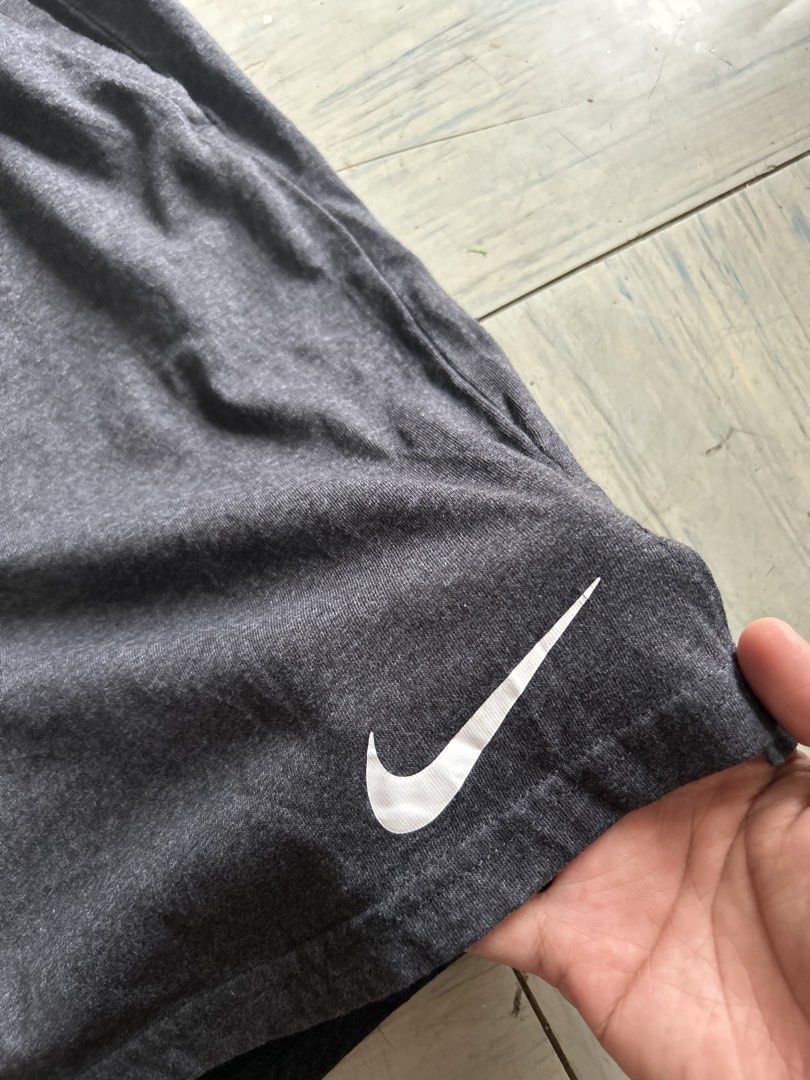 Nike sweatshort (Category: Shorts) located in Cavite. Submitted by arvinroderos (Listing ID 1460150571, Image 2). Description: Nike sweatshort XXL waist 30-40 length 20 leg opening 15 one hairline 450.
